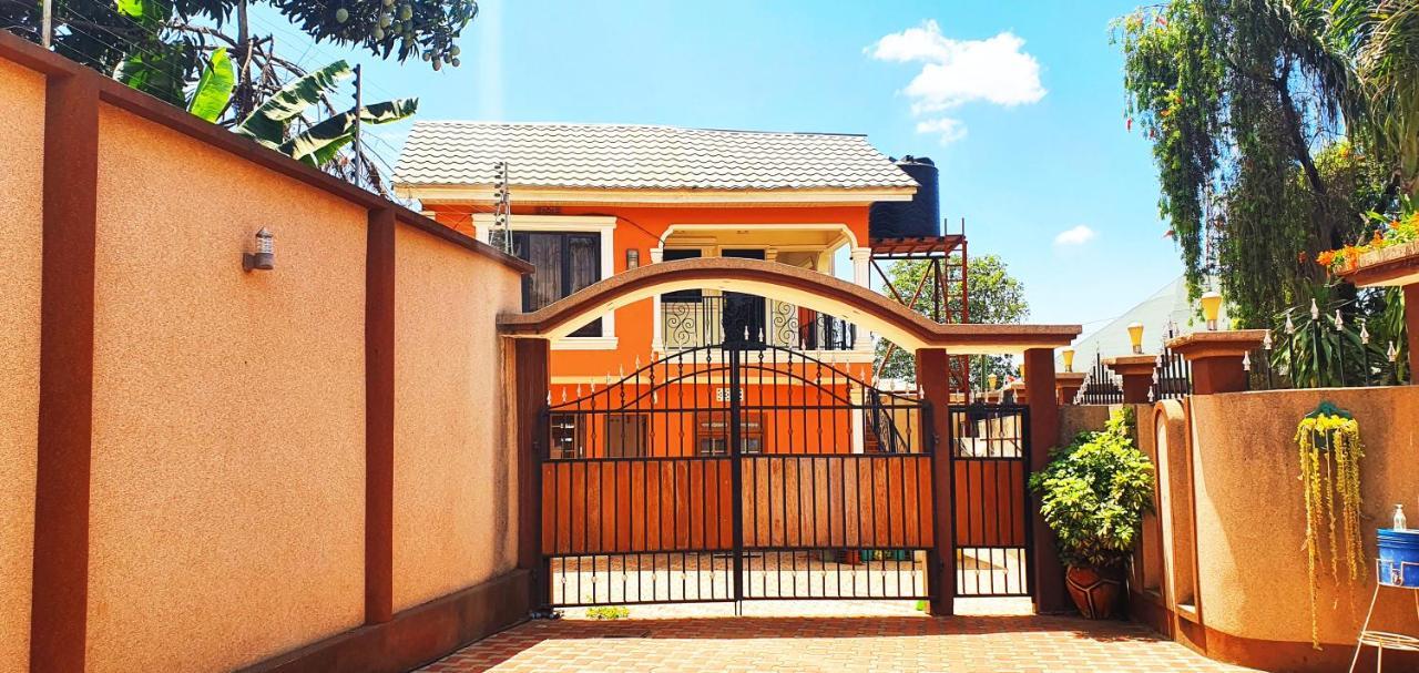 Goodhope 3-Bedroom Vacation Rental アルーシャ エクステリア 写真